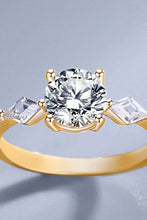 Laden Sie das Bild in den Galerie-Viewer, In The Meantime Moissanite Ring
